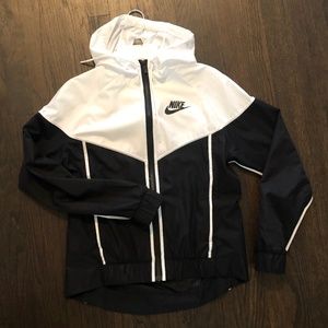 Nike Women's Windrunner Size S